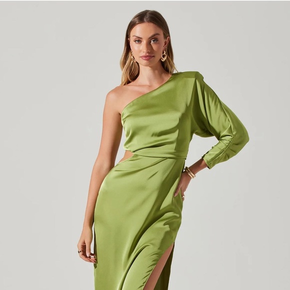 Astr Dresses & Skirts - "Amari" Off-the-shoulder satin dress 💚